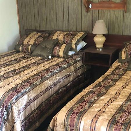 Michael Dee's Motel East Durham Buitenkant foto