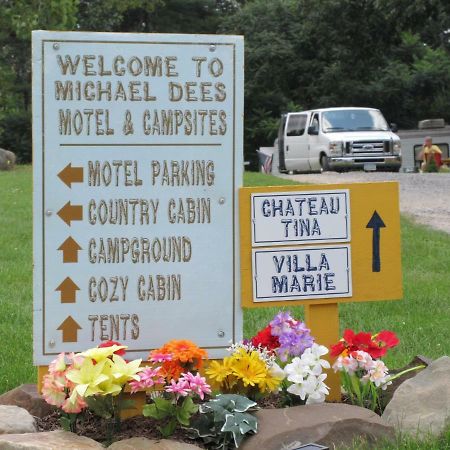 Michael Dee's Motel East Durham Buitenkant foto