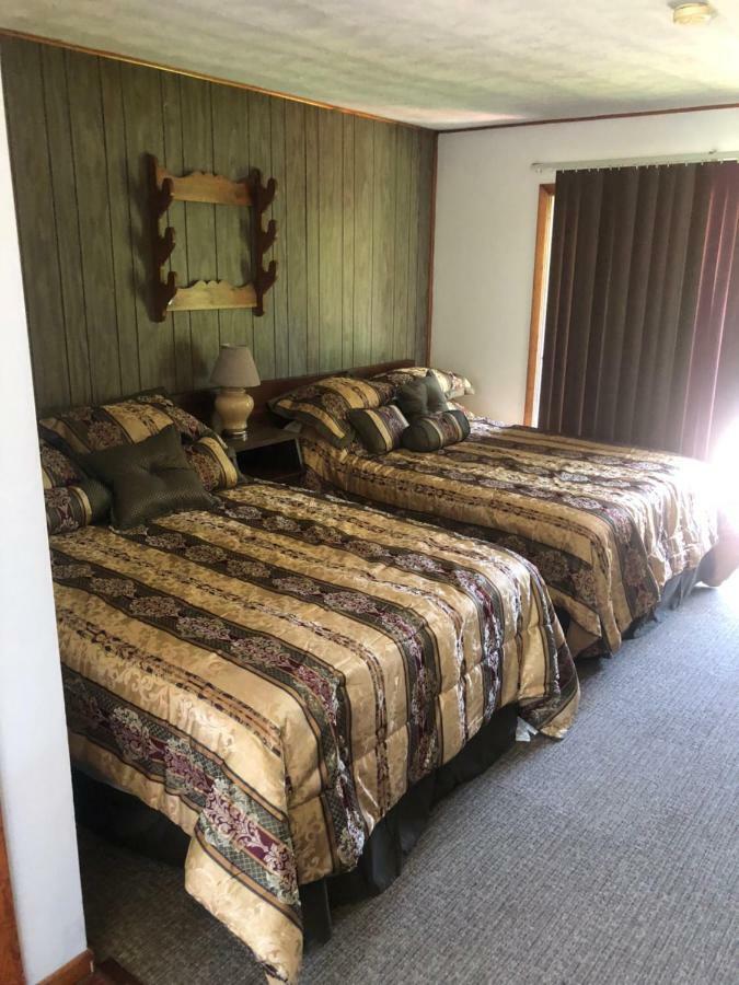 Michael Dee's Motel East Durham Buitenkant foto