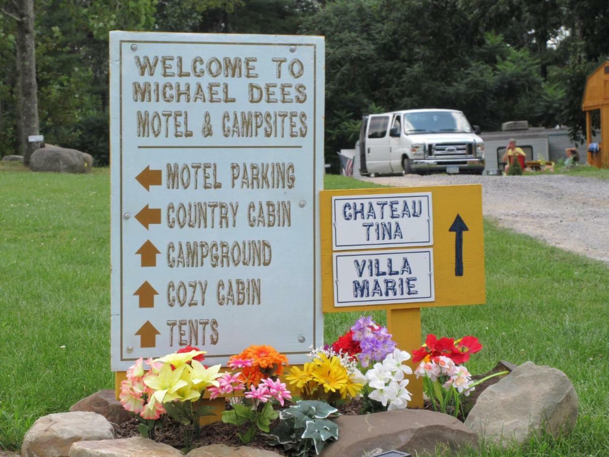 Michael Dee's Motel East Durham Buitenkant foto